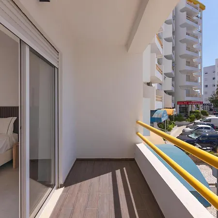 Em - Com Piscina * Albufeira